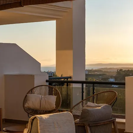 Serendipity Flat- Stunning Views And Serene Interior Estepona