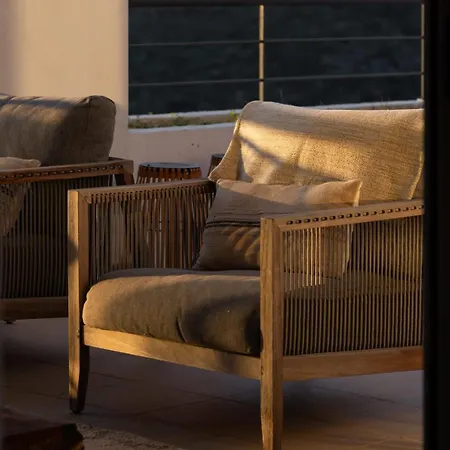 Serendipity Flat- Stunning Views And Serene Interior Apartment
