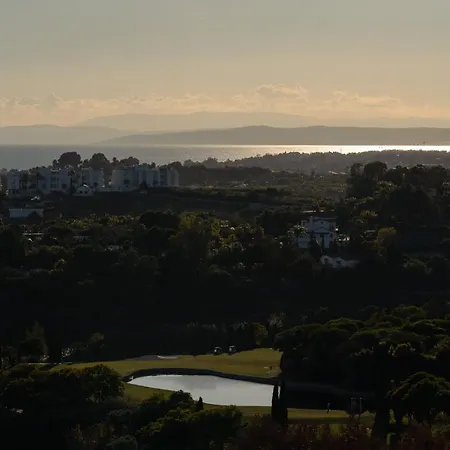 Serendipity Flat- Stunning Views And Serene Interior *