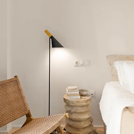 Serendipity Flat- Stunning Views And Serene Interior