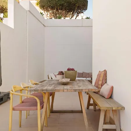 Serendipity Flat- Stunning Views And Serene Interior