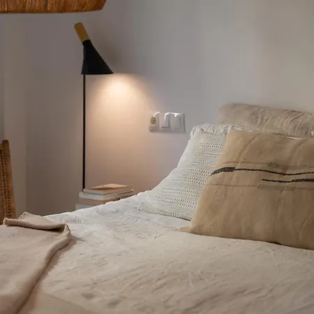 Serendipity Flat- Stunning Views And Serene Interior Apartment