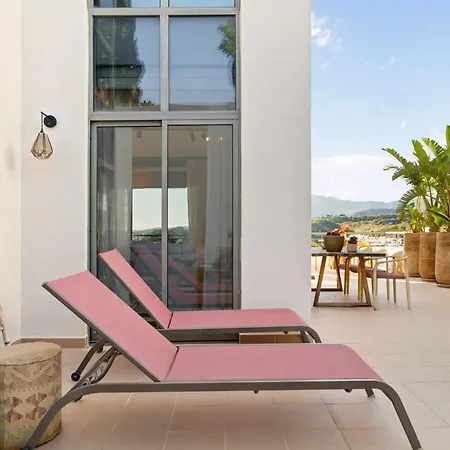 Serendipity Flat- Stunning Views And Serene Interior Estepona