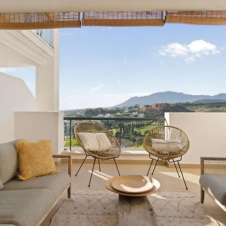 Serendipity Flat- Stunning Views And Serene Interior *