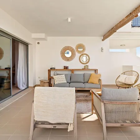 Apartment Serendipity Flat- Stunning Views And Serene Interior