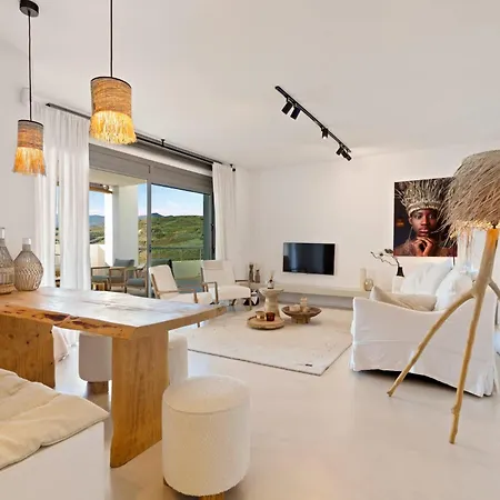 Serendipity Flat- Stunning Views And Serene Interior * Estepona
